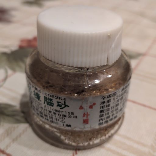 camphor crystalline